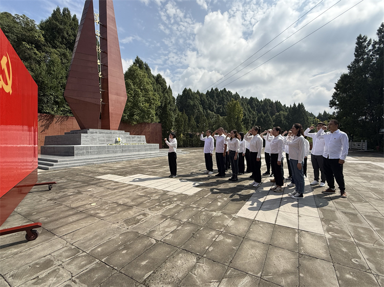 10.18++֧չ׷Ѱɫ㼣 ۷ܽ⵳ջ2.jpg