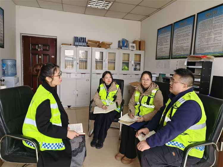 3.25+绵阳管理处+绵阳管理处收费稽查科与站长深入谈心,共促服务提升.jpg