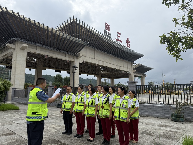 9.17+三台+三台收费站开展国庆中秋前缓堵保畅应急演练 全力保障道路畅通.JPG