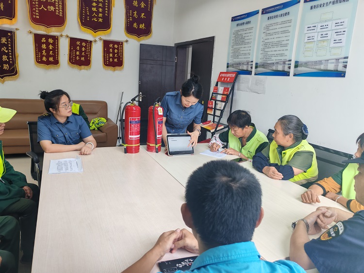 9.26+盐亭服务区+盐亭服务区开展消防安全知识培训.jpg