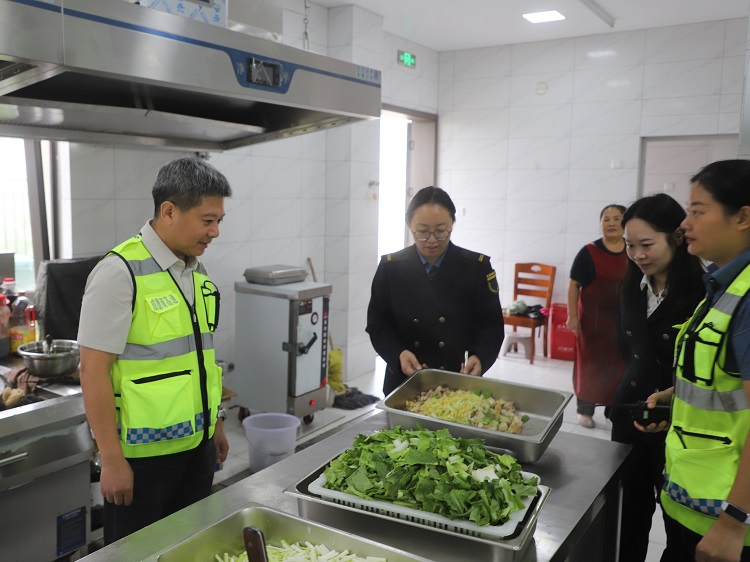 成德南公司党委副书记、董事、总经理杨勇检查督导公司中秋国庆服务保障工作 成德南公司党委副书记、董事、总经理杨勇检查督导公司中秋国庆服务保障工作