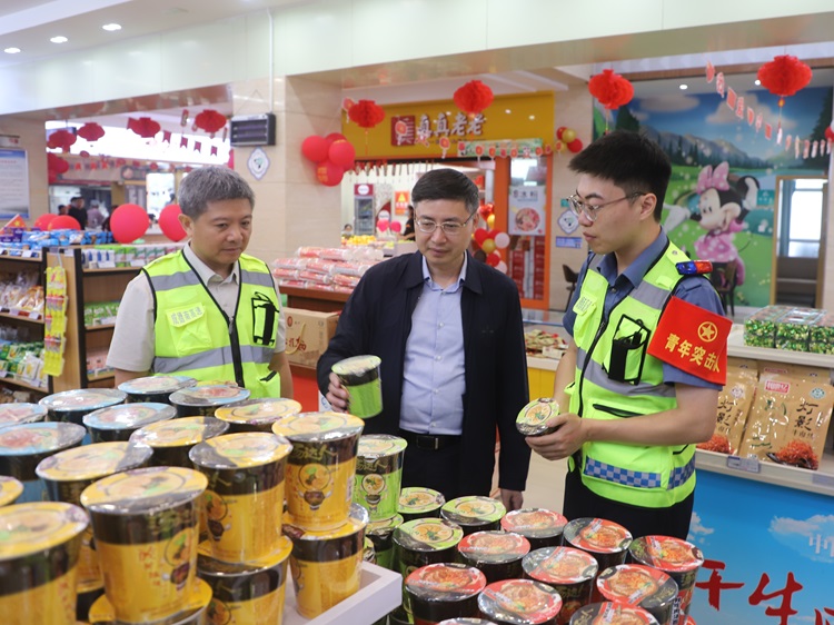 川高公司党委副书记、副董事长、总经理袁飞云赴建设、营运企业督导中秋、国庆安全防灾工作并慰问一线职工 川高公司党委副书记、副董事长、总经理袁飞云赴建设、营运企业督导中秋、国庆安全防灾工作并慰问一线职工